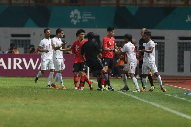 پیروزی یک نیمه ای کره جنوبی مقابل ایران، تنش بین بازیکنان دو تیم