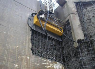 تخریب ساختمان توسط ربات بتن خوار